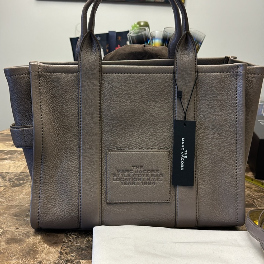 ✨SOLD✨Marc Jacobs Tote Bag - Picture 2 of 11